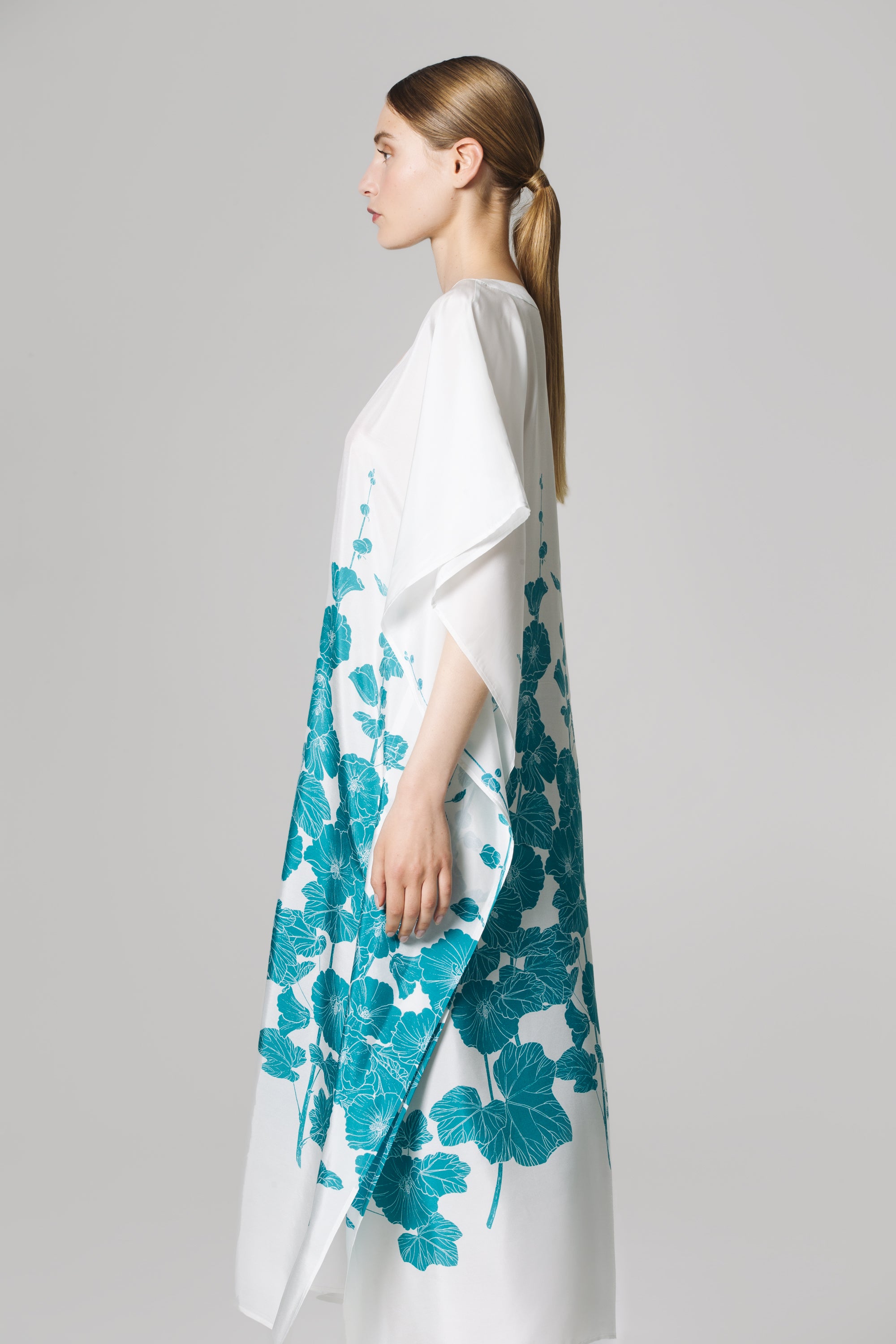 Frida Hollyhocks White